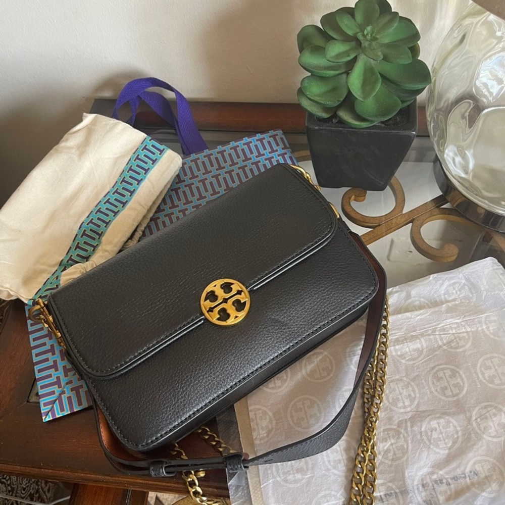 Beautiful Tory Burch Shoulder Bag comes with Dust bag tags and shopping bag. New